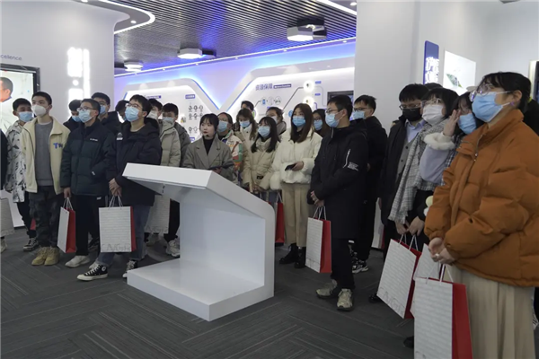 “與寧相約，筑夢青春”丨百名寧鄉(xiāng)籍雙一流高校學子參訪中部產(chǎn)業(yè)基地