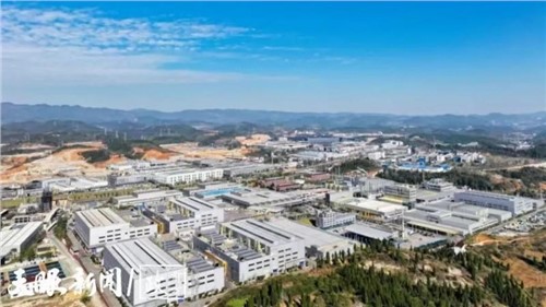 媒體看中偉 | 貴州日?qǐng)?bào)《從一塊電池看一個(gè)集群》聚焦中偉產(chǎn)業(yè)鏈龍頭優(yōu)勢